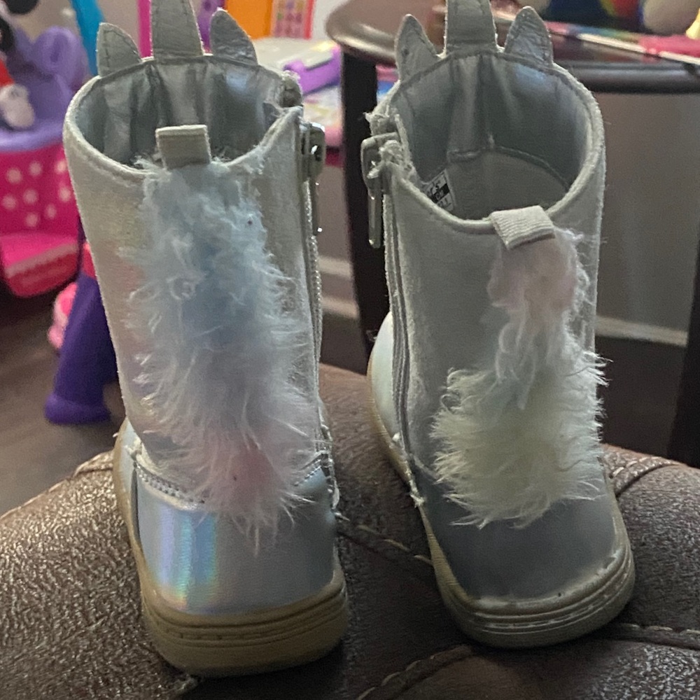 Carter’s unicorn boots - Picture 2 of 3